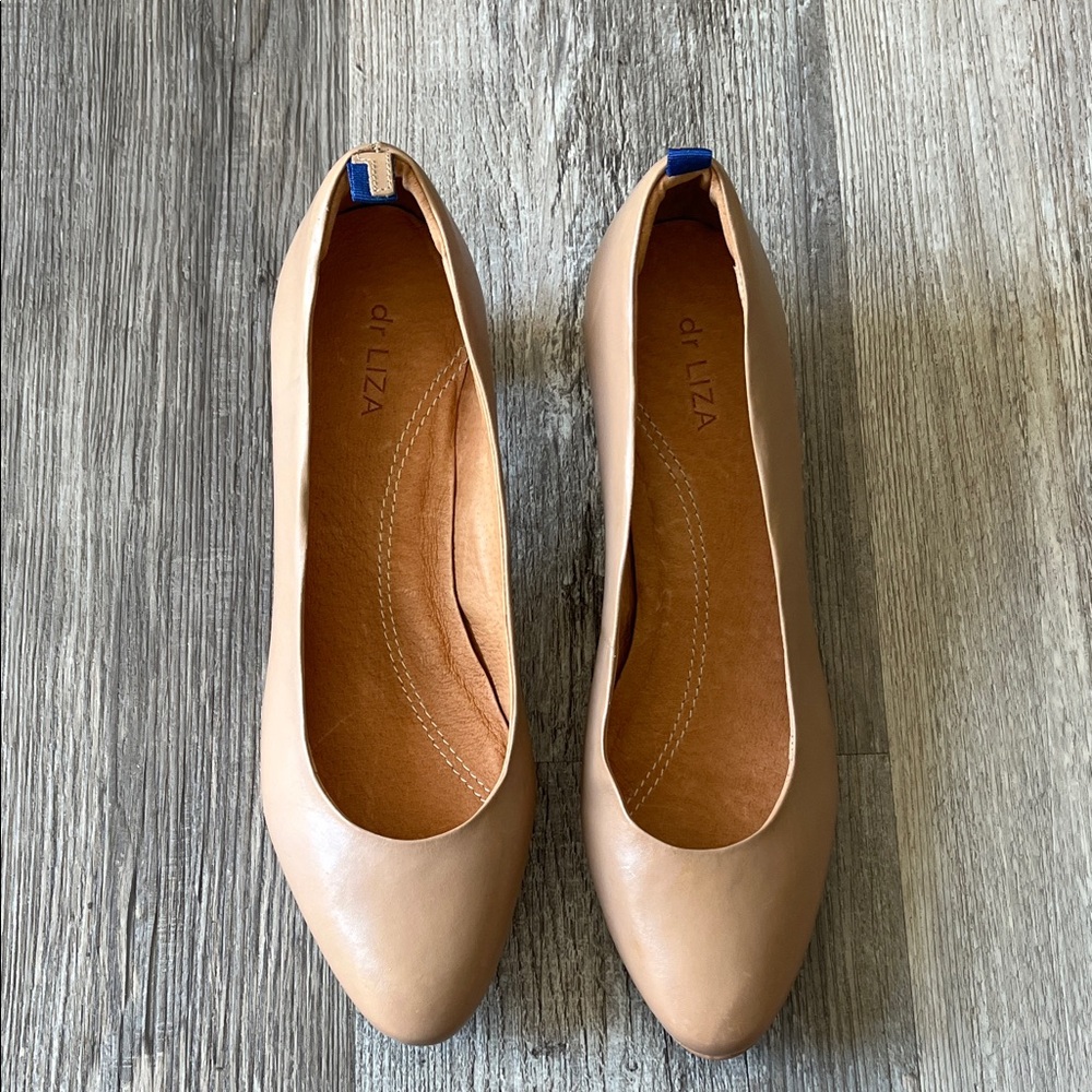 Dr LIZA leather heels tan color
